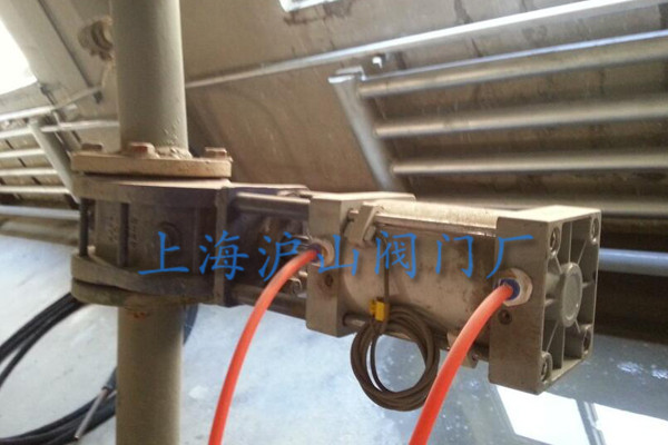 Z674H-10C双闸板气锁出料阀安装1